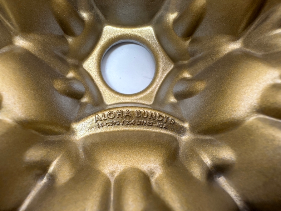 New Nordic Ware Aloha Bundt Pan [Photo 5]