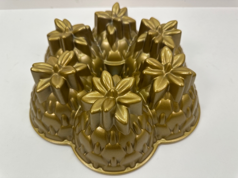 New Nordic Ware Aloha Bundt Pan [Photo 3]