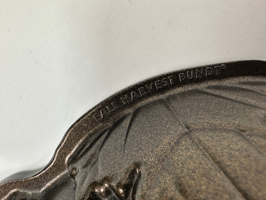 New Nordic Ware Fall Harvest Bundt Pan [Photo 5]