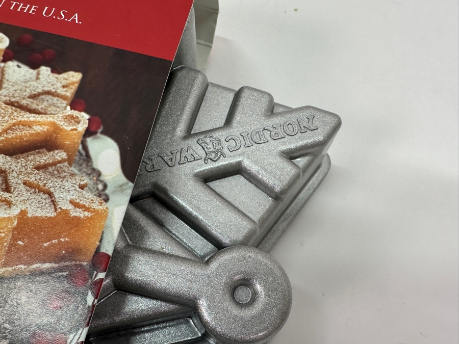 New Nordic Ware Snowflake Pull-Apart Bundt Pan [Photo 3]
