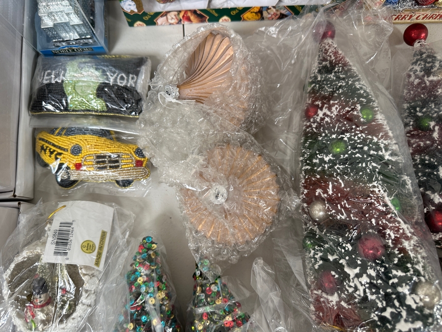 New Christmas Ornaments And Decor [Photo 15]