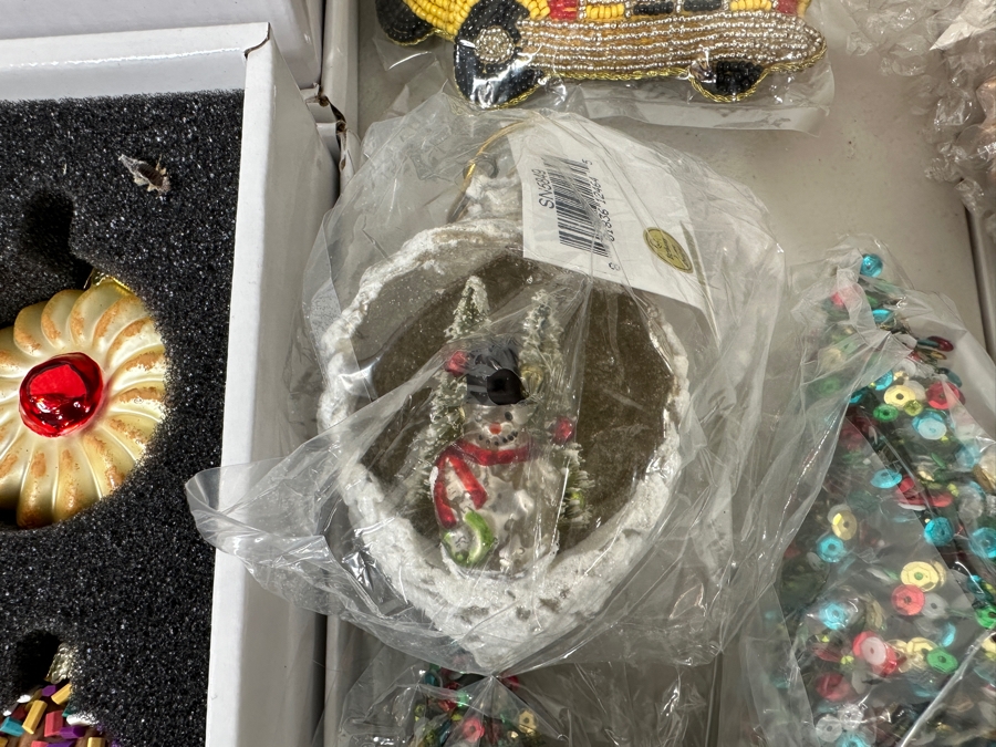 New Christmas Ornaments And Decor [Photo 13]