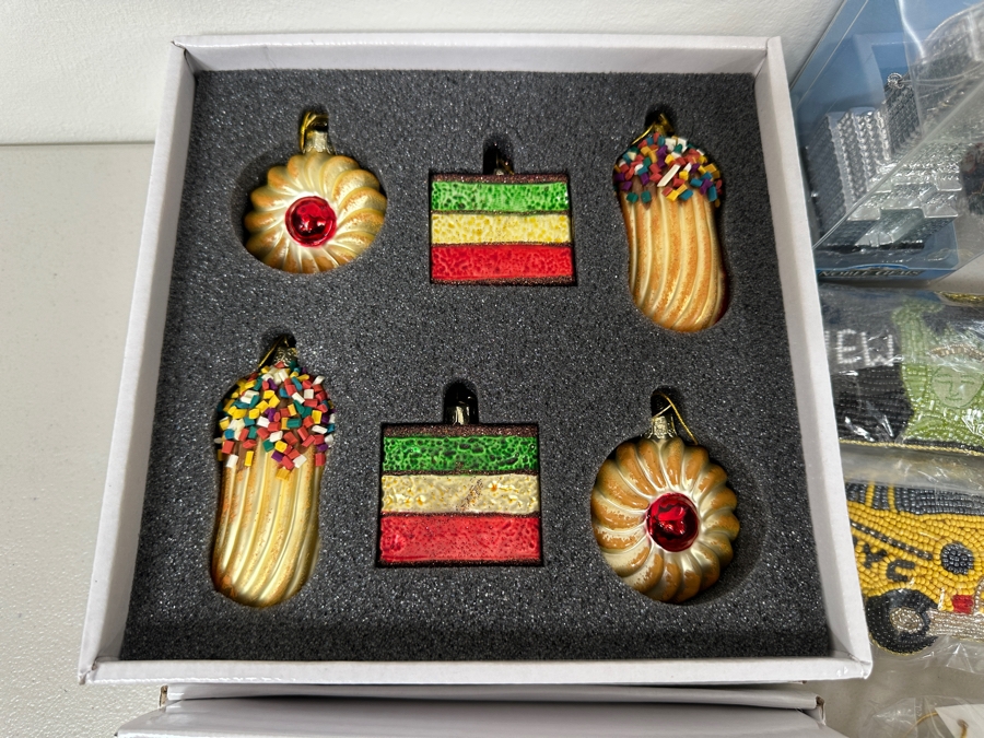 New Christmas Ornaments And Decor [Photo 7]