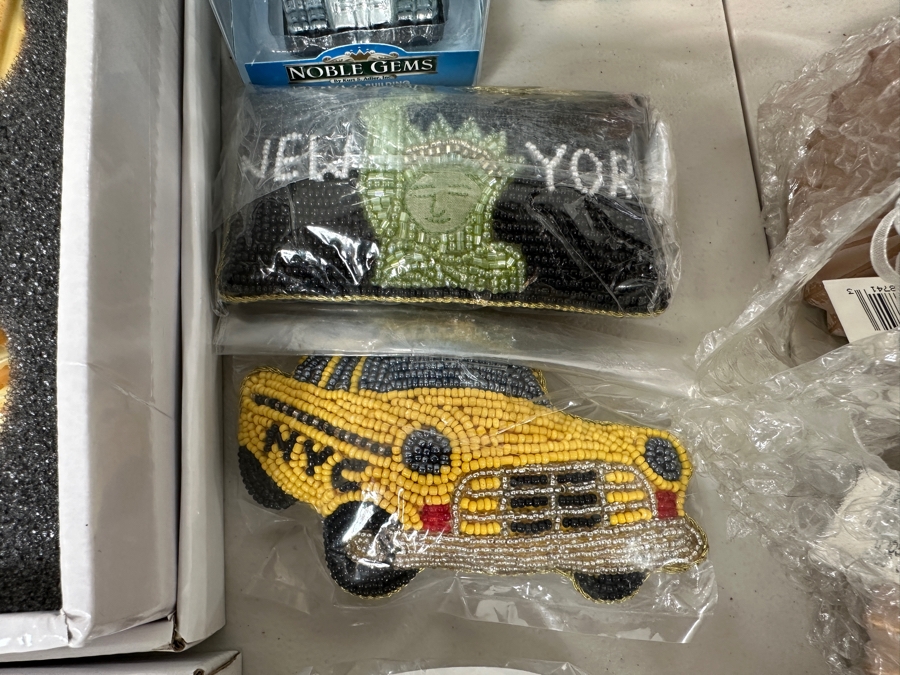 New Christmas Ornaments And Decor [Photo 12]