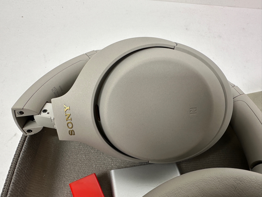 SONY Wireless Headphones [Photo 2]