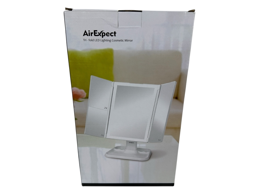 New AirExpect Tri-Fold LED Lighting Cosmetic Mirror [Photo 1]