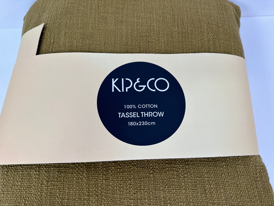 New Kip & Co 100% Cotton Olive and Pink Tassel Throw Designed In Melbourne / Made In India 180cm x 230cm Retails $175 [Photo 3]