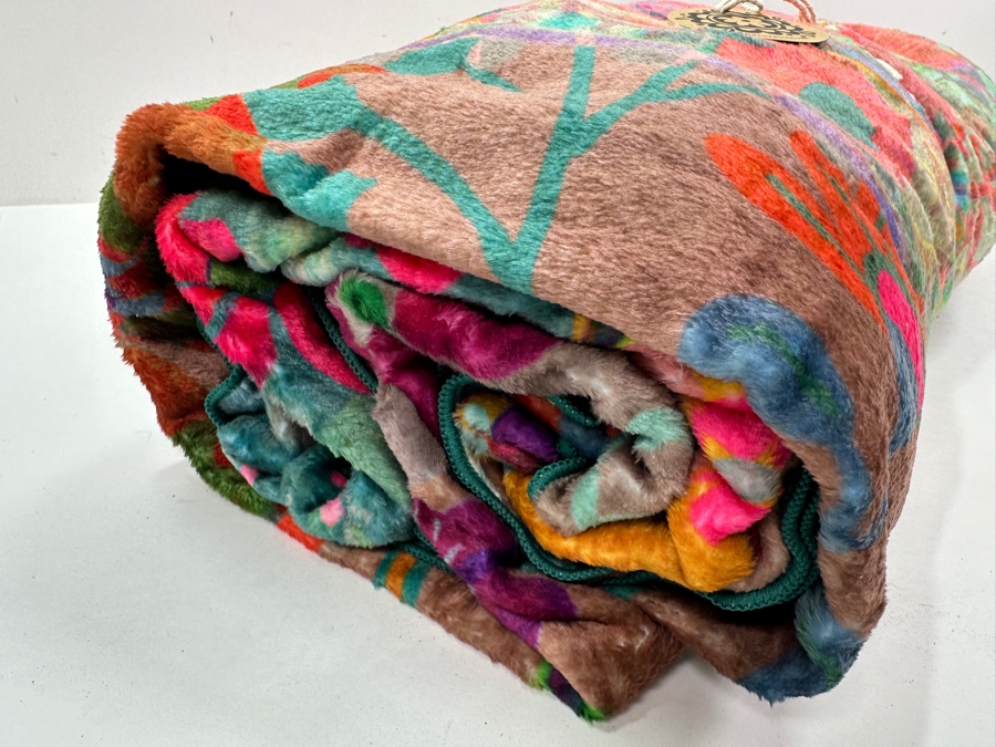 New Bungalow Bedding Cozy Coverlet Full/Queen By Natural Life [Photo 6]