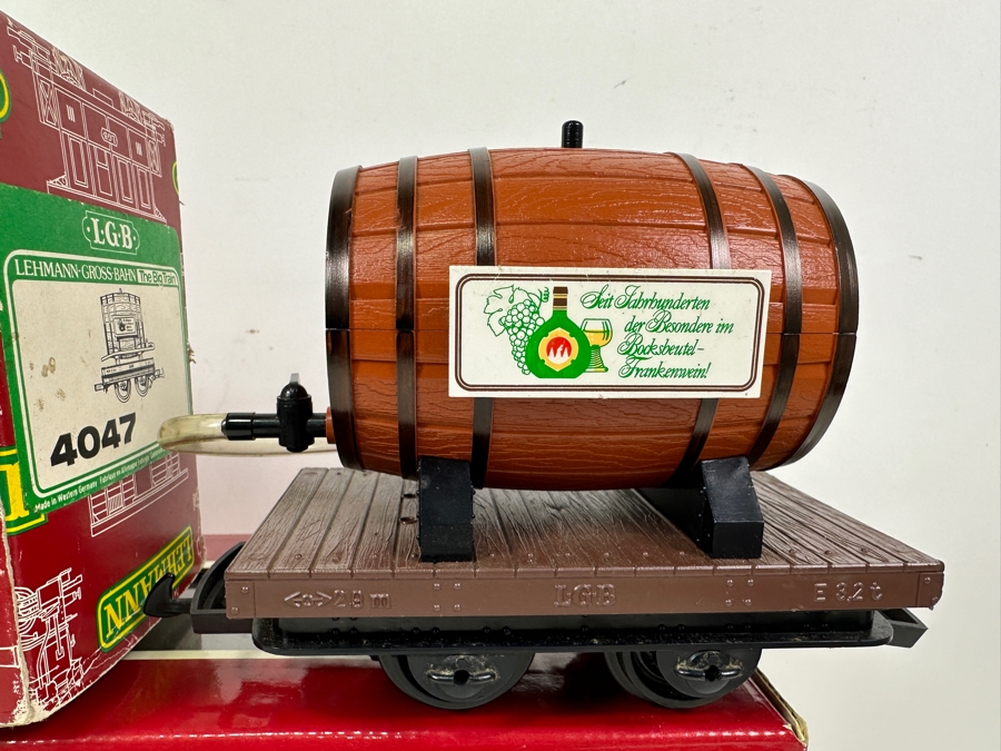 LGB Lehmann Gross Bahn The Big Train With Original Boxes: Rio Grande Caboose 4065 & Flat Car With Wine Barrel 4047 [Photo 3]