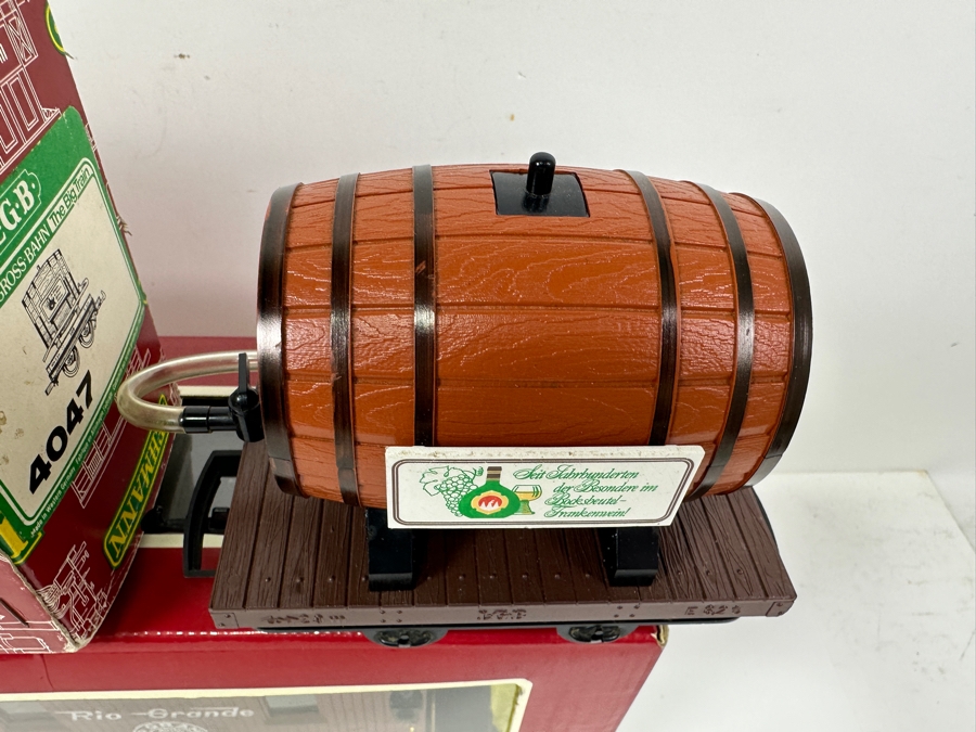 LGB Lehmann Gross Bahn The Big Train With Original Boxes: Rio Grande Caboose 4065 & Flat Car With Wine Barrel 4047 [Photo 4]