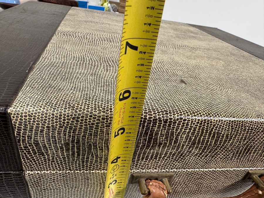 Just Added - Vintage John Samuels Co. J. S. Adult Games Good Luck Brand Portable Gambling Suitcase With Roulette Wheel, Poker, Chess, Checkers, Cards, Gambling Chips, Backgammon & More 20 X 19 X 5 [Photo 13]