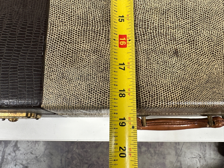 Just Added - Vintage John Samuels Co. J. S. Adult Games Good Luck Brand Portable Gambling Suitcase With Roulette Wheel, Poker, Chess, Checkers, Cards, Gambling Chips, Backgammon & More 20 X 19 X 5 [Photo 12]