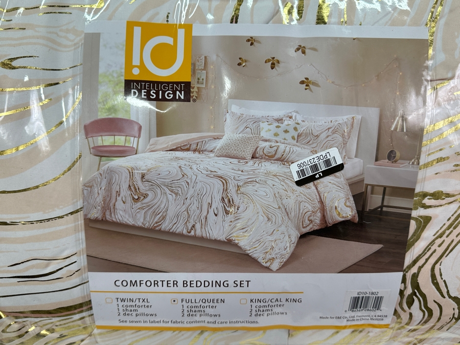 Just Added - New Intelligent Design Comforter Bedding Set Full/Queen: 1 Comforter, 2 Shams & 2 Decorative Pillows [Photo 2]