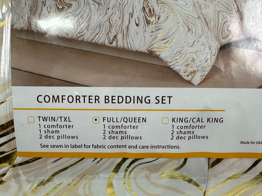 Just Added - New Intelligent Design Comforter Bedding Set Full/Queen: 1 Comforter, 2 Shams & 2 Decorative Pillows [Photo 4]