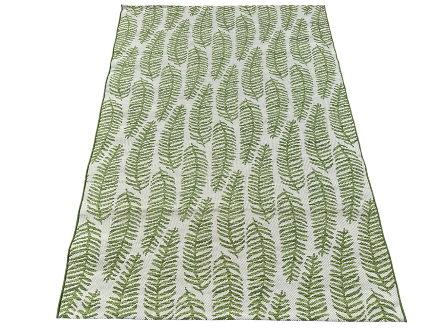Just Added - New Outdoor Patio Rug 5' X 7' Snow Ball White / Ferns Green Made In India [Photo 1]