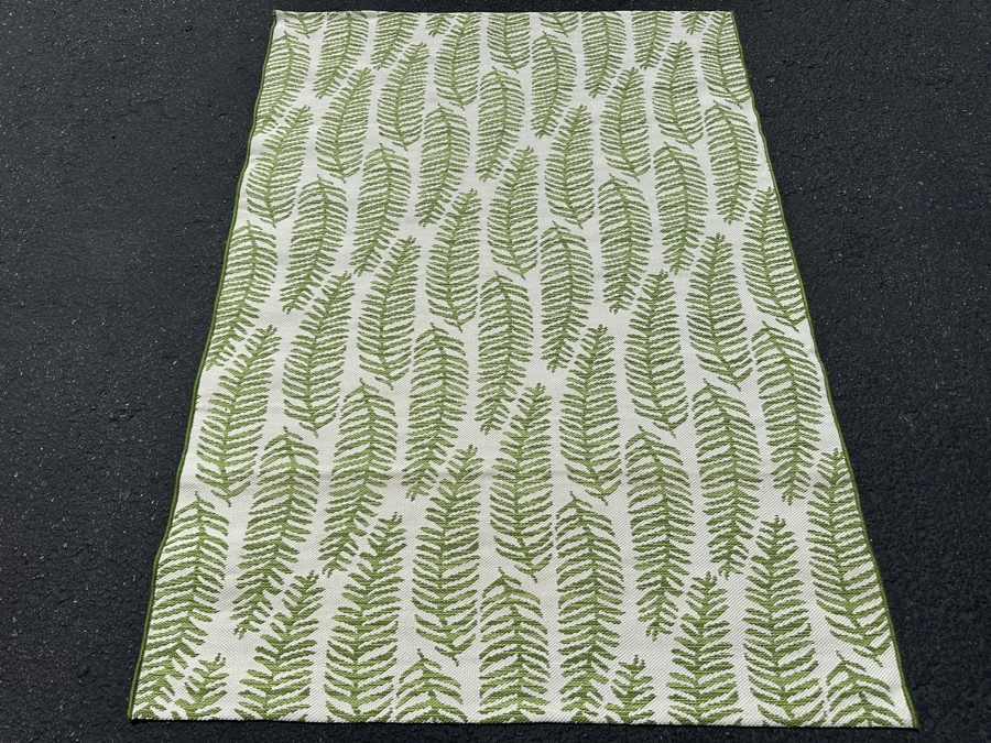 Just Added - New Outdoor Patio Rug 5' X 7' Snow Ball White / Ferns Green Made In India [Photo 2]