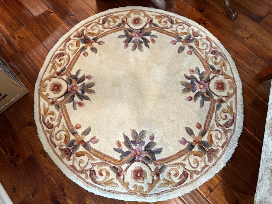 Just Added - 4' Round Wool Rug [Photo 1]