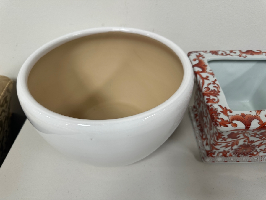 Just Added - (4) Flower Pots [Photo 3]