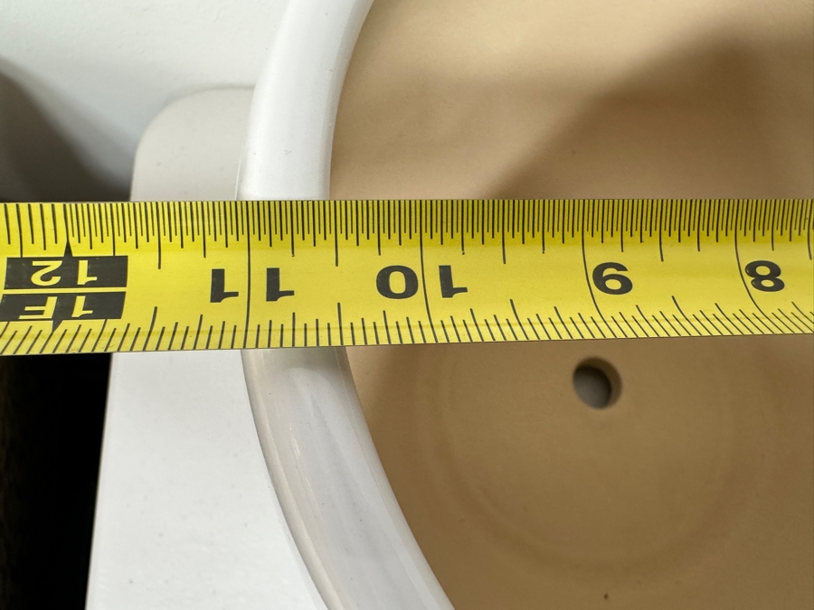 Just Added - (4) Flower Pots [Photo 4]