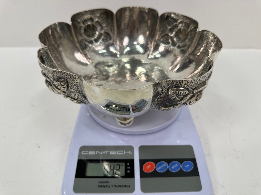 Sterling Silver Repousse Mexican Footed Bowl 8.5W X 3.75H 542g Silver Melt Value $614 [Photo 12]