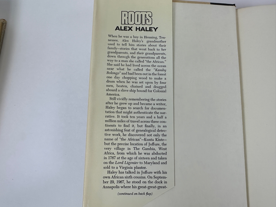 1976 Hardcover Book Club Edition (Smaller) Roots By Alex Haley [Photo 4]