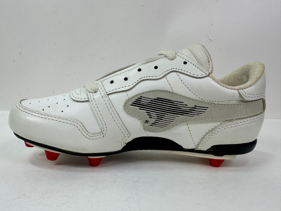 Walter 'Sweetness' Payton (1953-1999, NFL HOF Running Back For The Chicago Bears) Autographed KangaROOS Shoe From The Estate Of One Of The Founders Of KangaROOS Shoes Who Sponsored Walter Payton In The 1980s [Photo 8]