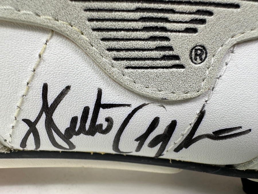 Walter 'Sweetness' Payton (1953-1999, NFL HOF Running Back For The Chicago Bears) Autographed KangaROOS Shoe From The Estate Of One Of The Founders Of KangaROOS Shoes Who Sponsored Walter Payton In The 1980s [Photo 3]