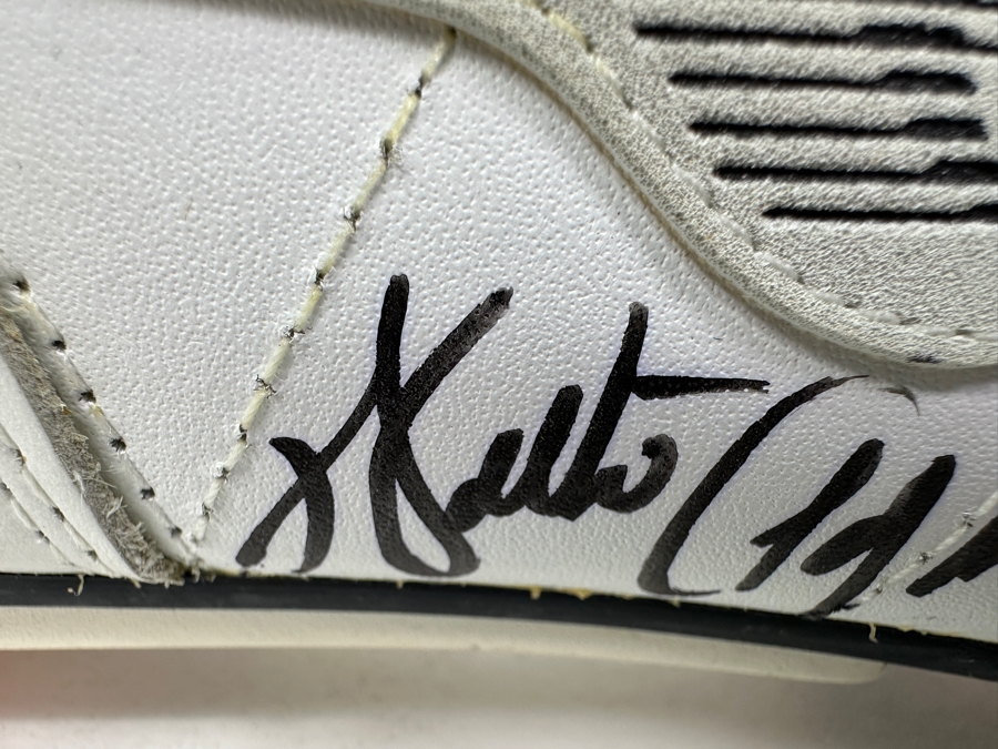 Walter 'Sweetness' Payton (1953-1999, NFL HOF Running Back For The Chicago Bears) Autographed KangaROOS Shoe From The Estate Of One Of The Founders Of KangaROOS Shoes Who Sponsored Walter Payton In The 1980s [Photo 4]