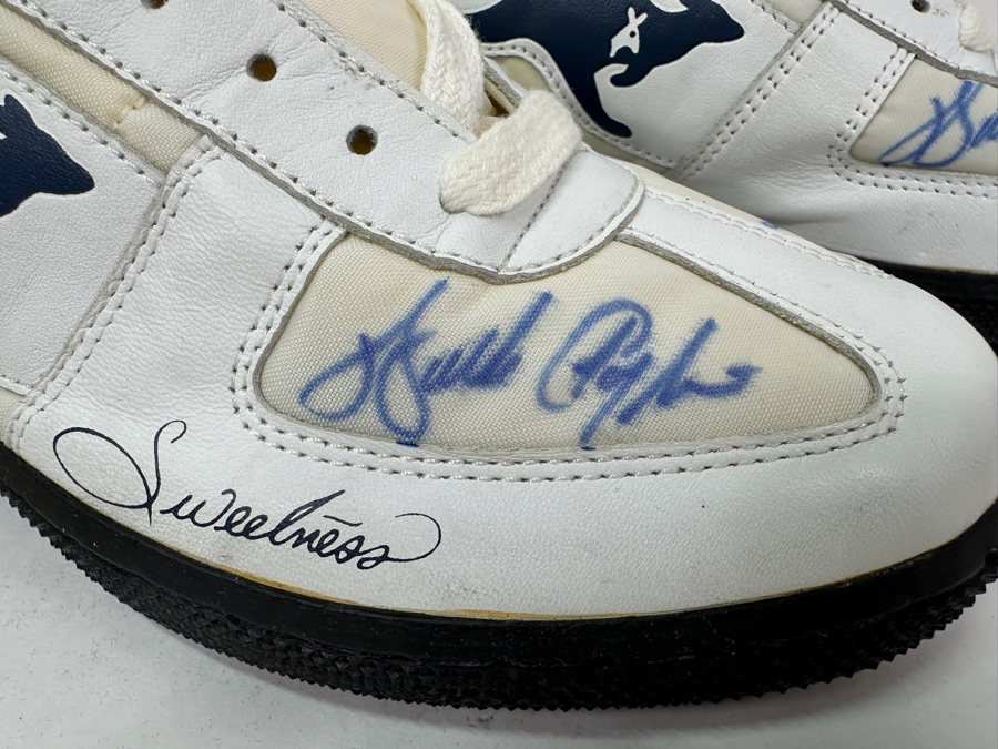 Walter 'Sweetness' Payton (1953-1999, NFL HOF Running Back For The Chicago Bears) Autographed KangaROOS Shoes From The Estate Of One Of The Founders Of KangaROOS Shoes Who Sponsored Walter Payton In The 1980s - Both Shoes Signed 'Sweetness' Walter Payton [Photo 4]