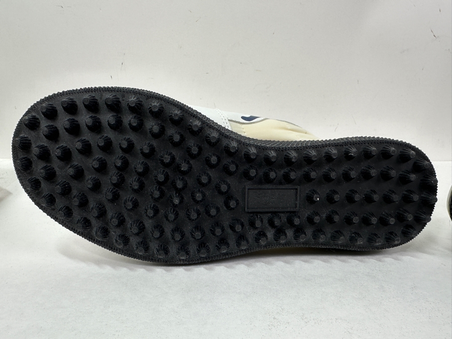 Walter 'Sweetness' Payton (1953-1999, NFL HOF Running Back For The Chicago Bears) Autographed KangaROOS Shoes From The Estate Of One Of The Founders Of KangaROOS Shoes Who Sponsored Walter Payton In The 1980s - Both Shoes Signed 'Sweetness' Walter Payton [Photo 14]