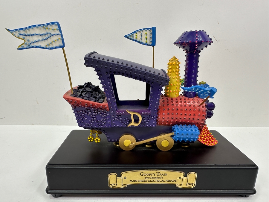 Walt Disney Classics Collection Goofy's Train From Disneyland's Main Street Electrical Parade 8W X 4D X 6.5H [Photo 4]