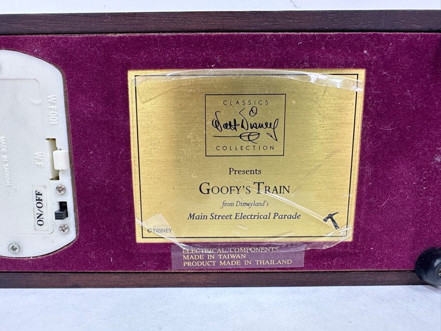 Walt Disney Classics Collection Goofy's Train From Disneyland's Main Street Electrical Parade 8W X 4D X 6.5H [Photo 12]