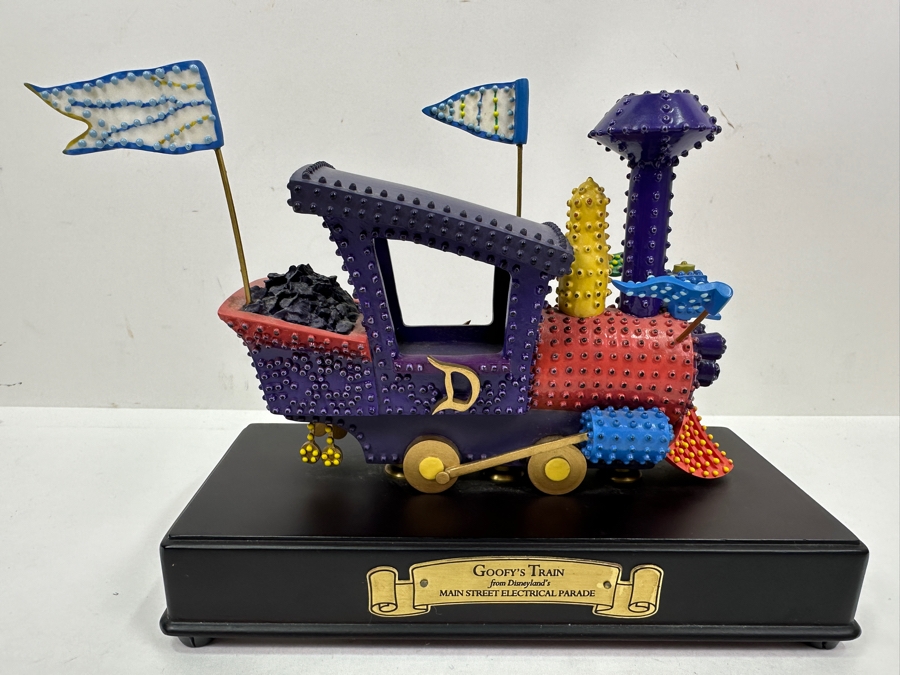 Walt Disney Classics Collection Goofy's Train From Disneyland's Main Street Electrical Parade 8W X 4D X 6.5H [Photo 3]