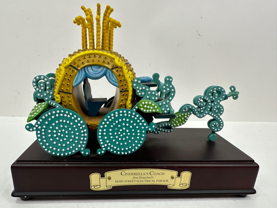 Walt Disney Classics Collection Cinderella's Coach From Disneyland's Main Street Electrical Parade 8W X 4D X 6H [Photo 3]
