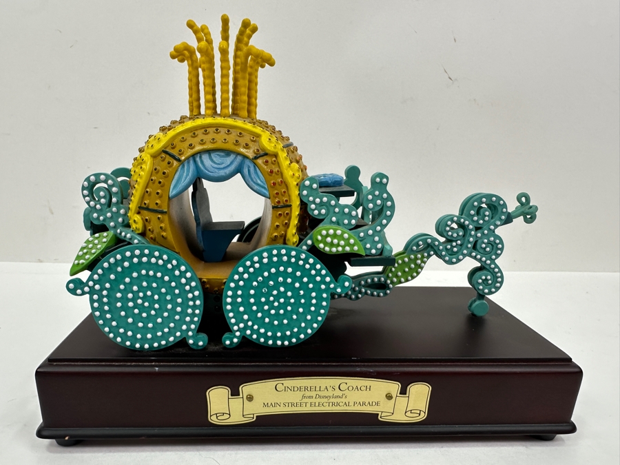 Walt Disney Classics Collection Cinderella's Coach From Disneyland's Main Street Electrical Parade 8W X 4D X 6H [Photo 2]