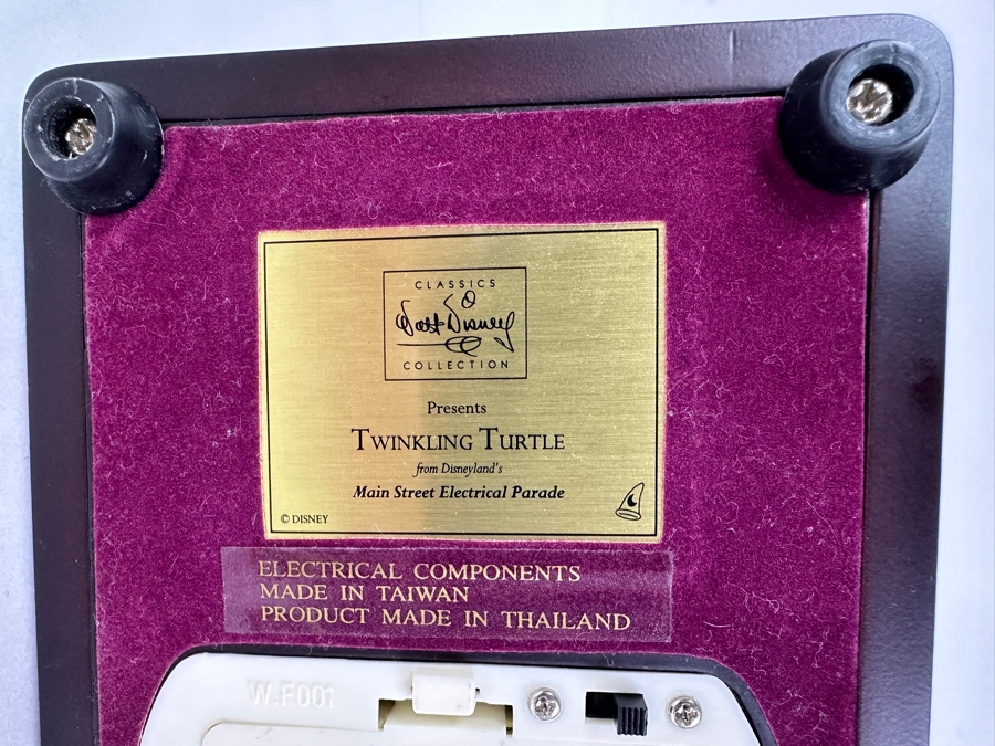 Walt Disney Classics Collection Twinkling Turtle From Disneyland's Main Street Electrical Parade 5W X 4D X 4H [Photo 9]