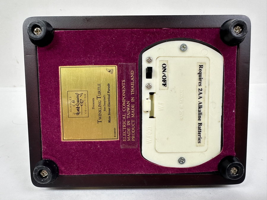 Walt Disney Classics Collection Twinkling Turtle From Disneyland's Main Street Electrical Parade 5W X 4D X 4H [Photo 8]