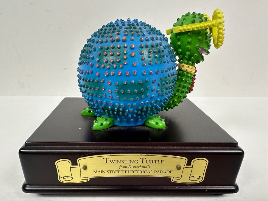 Walt Disney Classics Collection Twinkling Turtle From Disneyland's Main Street Electrical Parade 5W X 4D X 4H [Photo 2]