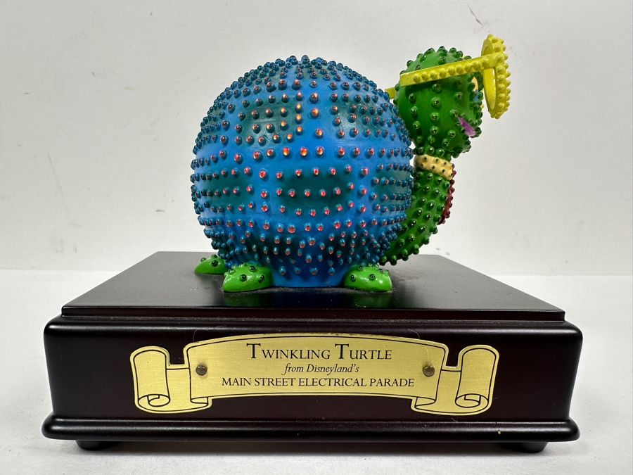 Walt Disney Classics Collection Twinkling Turtle From Disneyland's Main Street Electrical Parade 5W X 4D X 4H [Photo 3]