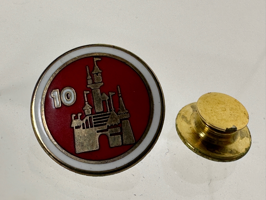Disneyland Cast Member 10 Year Service Award Pin 1/10 10k Gold Filled [Photo 2]