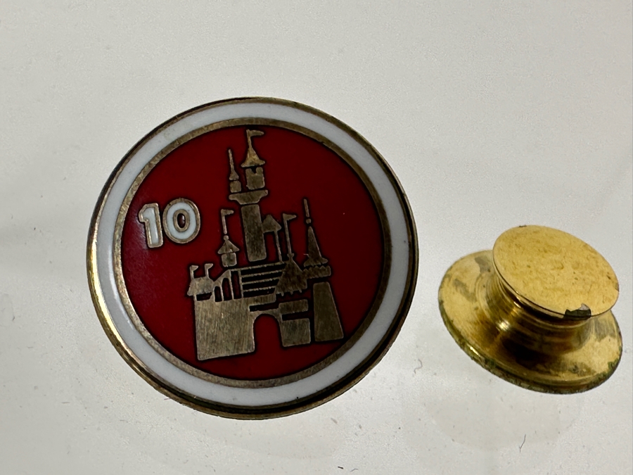 Disneyland Cast Member 10 Year Service Award Pin 1/10 10k Gold Filled [Photo 3]