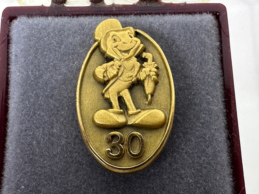 Disneyland Cast Member 30 Year Service Award Pin Jiminy Cricket [Photo 3]