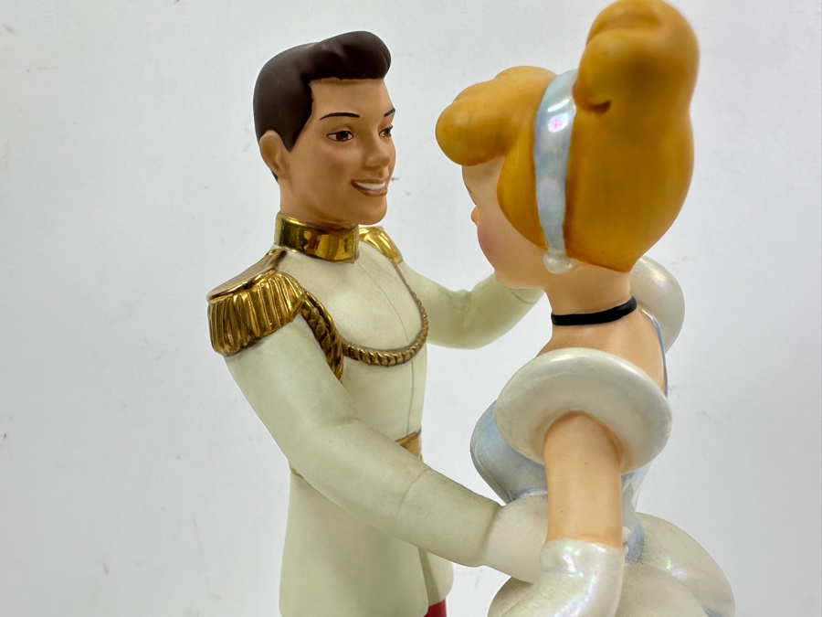 Walt Disney Classics Collection WDCC Figurine 'So This Is Love' From Walt Disney's Cinderella With COA 9H [Photo 5]