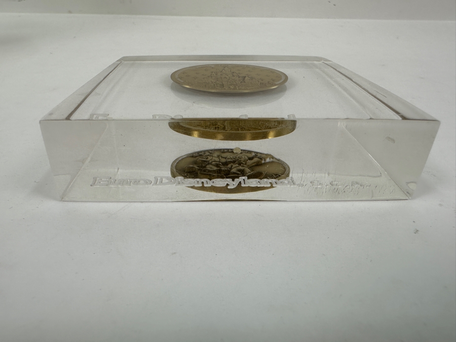 Vintage 1987 Euro Disneyland Opening 1992 Inauguration Commemorative Coin Encased In Lucite 3.5 X 3.5 [Photo 8]