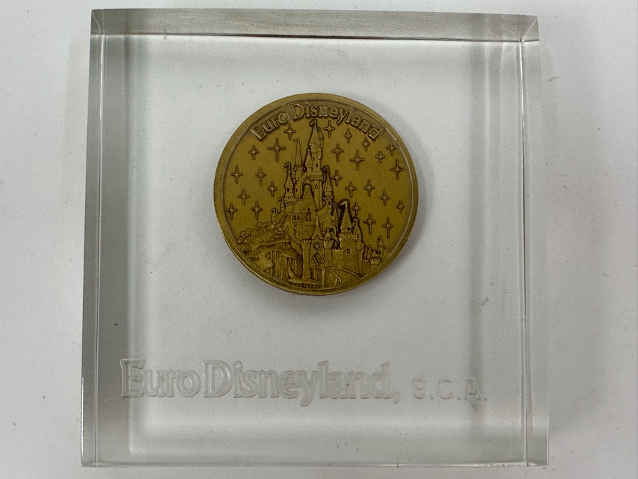 Vintage 1987 Euro Disneyland Opening 1992 Inauguration Commemorative Coin Encased In Lucite 3.5 X 3.5 [Photo 5]