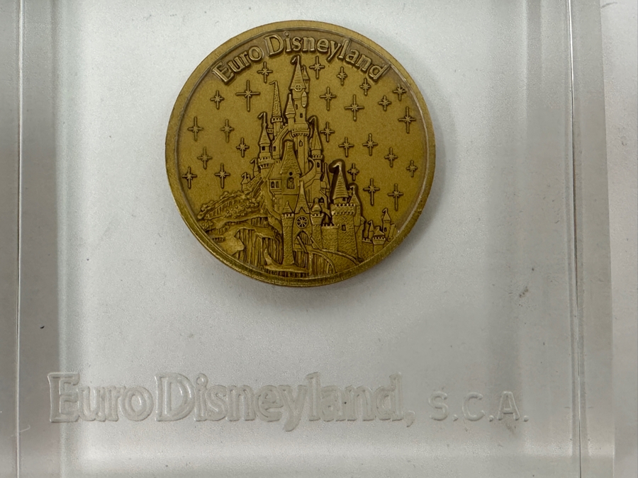 Vintage 1987 Euro Disneyland Opening 1992 Inauguration Commemorative Coin Encased In Lucite 3.5 X 3.5 [Photo 6]