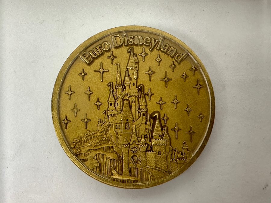 Vintage 1987 Euro Disneyland Opening 1992 Inauguration Commemorative Coin Encased In Lucite 3.5 X 3.5 [Photo 1]