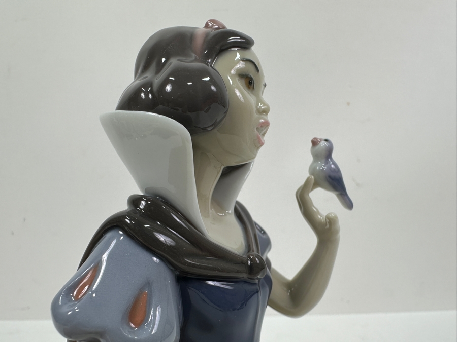 Vintage Signed Lladro Snow White Figurine With Original Box Signed On Bottom 9.25H [Photo 6]
