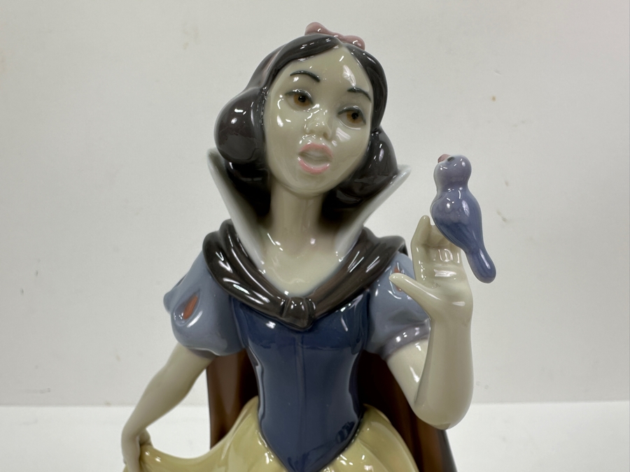 Vintage Signed Lladro Snow White Figurine With Original Box Signed On Bottom 9.25H [Photo 5]