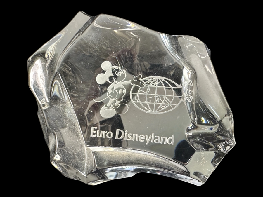 Val Saint Lambert Etched Crystal Euro Disneyland Paperweight 4.5W [Photo 1]
